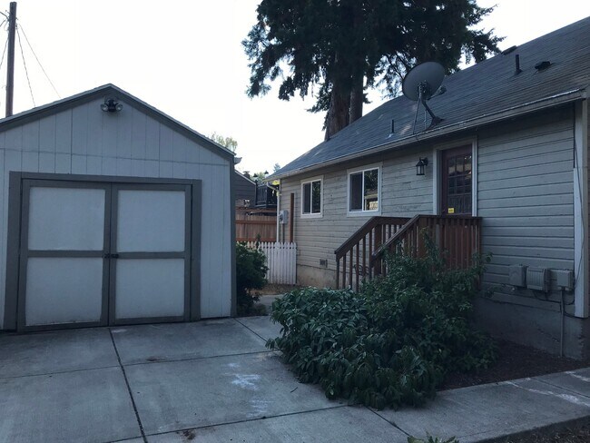Building Photo - 2x2 with Loft! Walk to Harney Elementary! ...