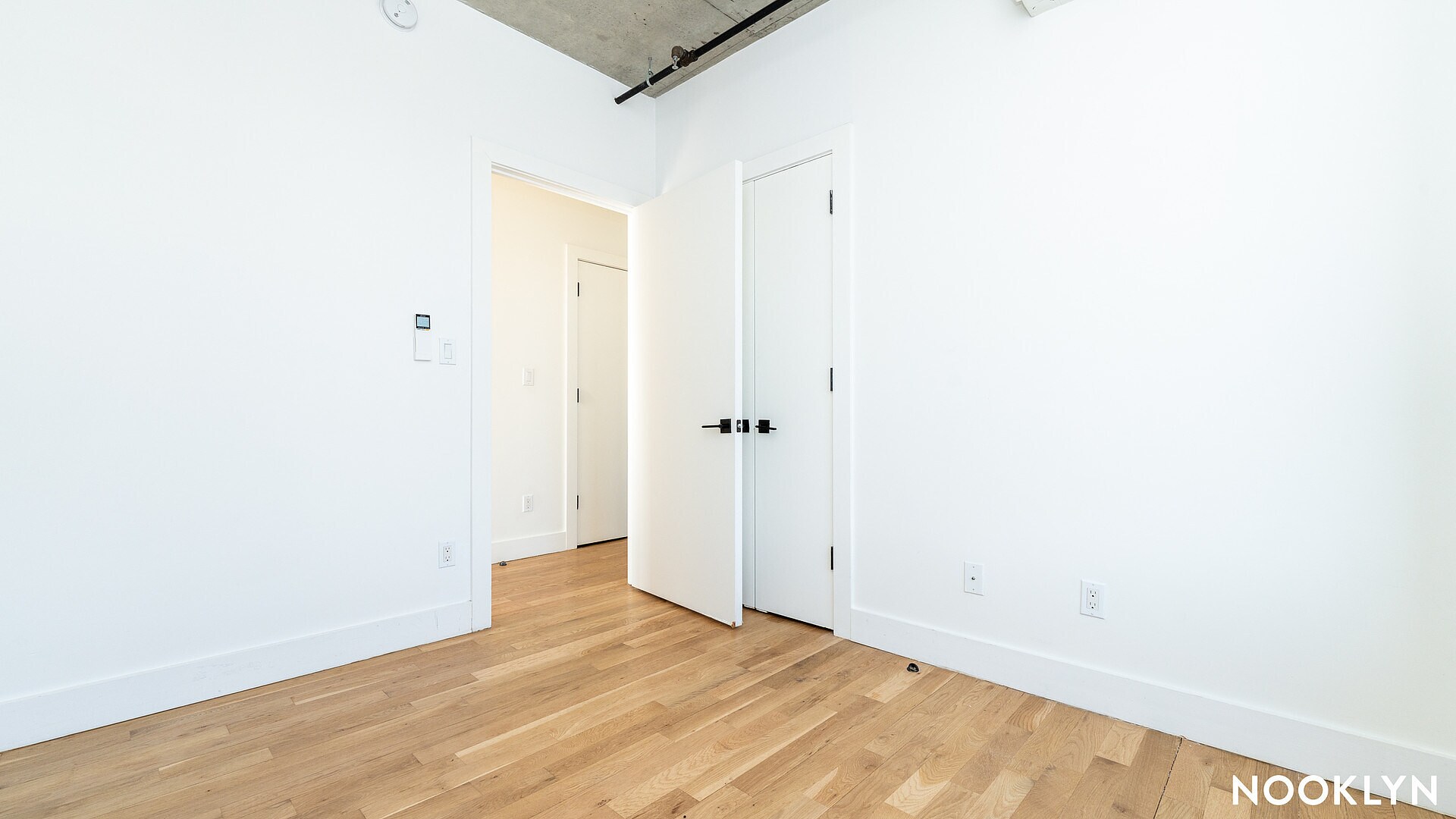 Building Photo - 824 E New York Ave