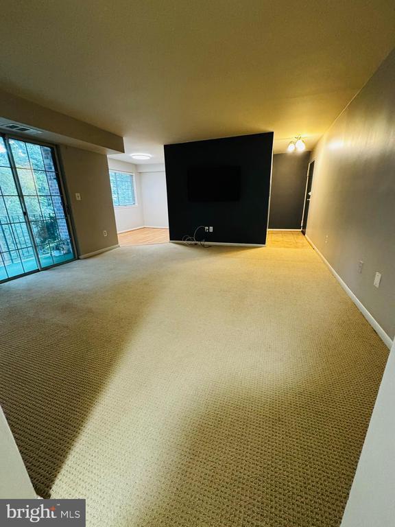 Building Photo - 1531 Colonial Dr