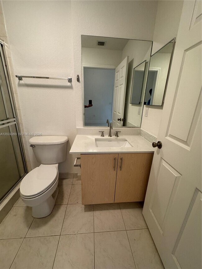 Building Photo - 2851 Riverside Dr