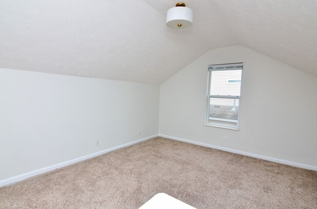 Building Photo - 3637 Crossbrooke Dr