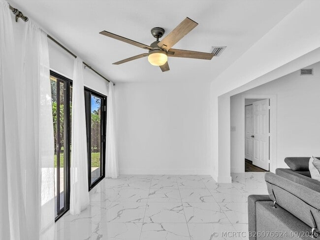 Building Photo - 21578 Altamira Ave