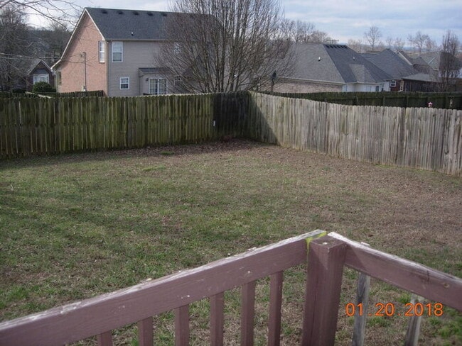 Building Photo - Mt Juliet 3 Bedroom 2 Bath Home with Fenced Backyard
