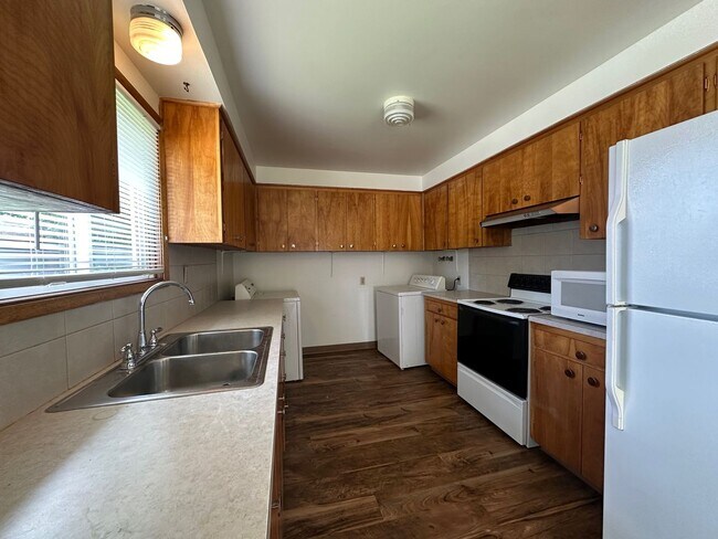 Building Photo - 806
