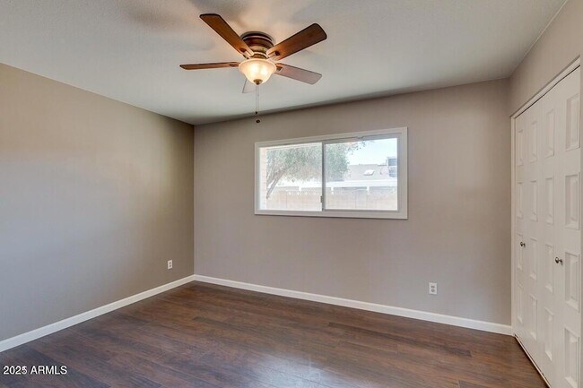 Building Photo - 831 E Stephens Dr