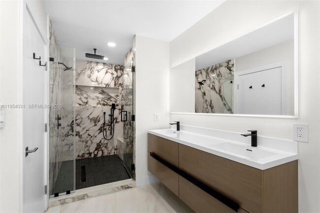 Building Photo - 900 Biscayne Blvd