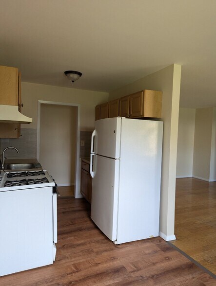 Building Photo - 5B Hemlock Dr