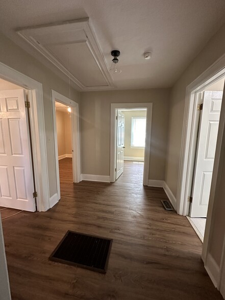 Building Photo - 107 Mitchell St