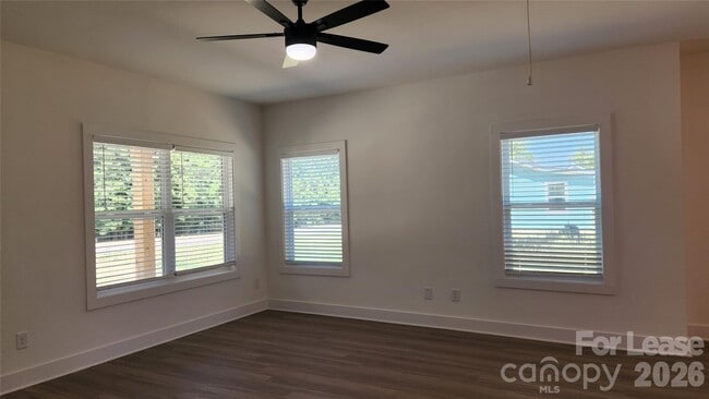 Building Photo - 1818 E Greenbriar Rd