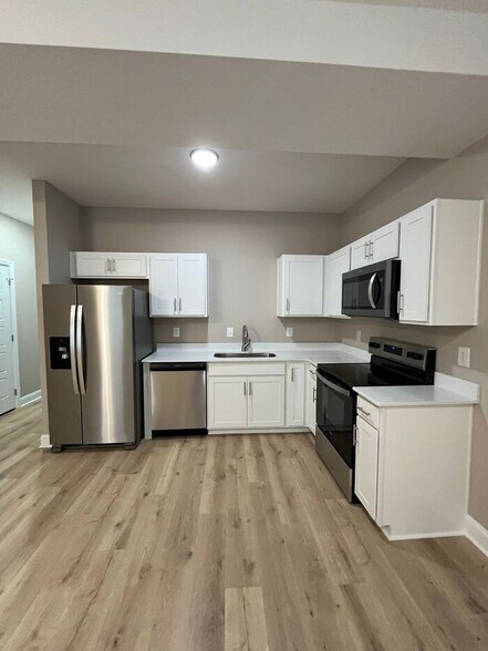 Building Photo - 3385 Polly Dr