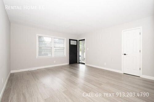 Building Photo - 940 S 57th St