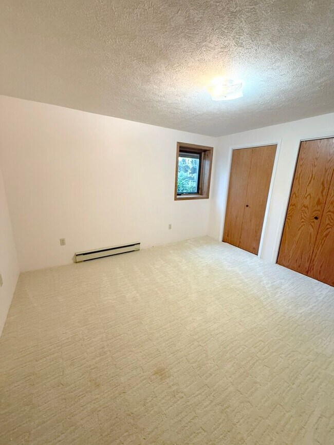 Building Photo - Private and Quiet Six Bedroom Home on 1 Acre, Southside Bozeman
