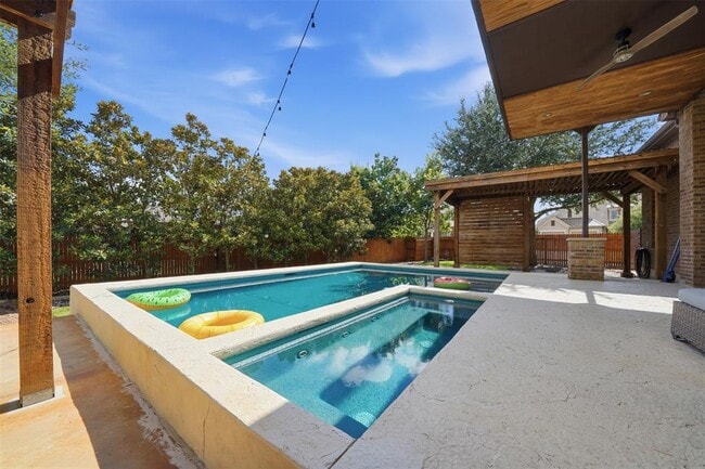 Building Photo - 8729 Vantage Point Dr