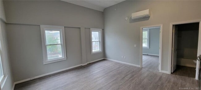 Building Photo - 158 Greenwood Ave