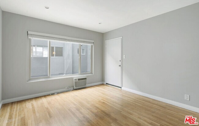 Building Photo - 925 N Curson Ave