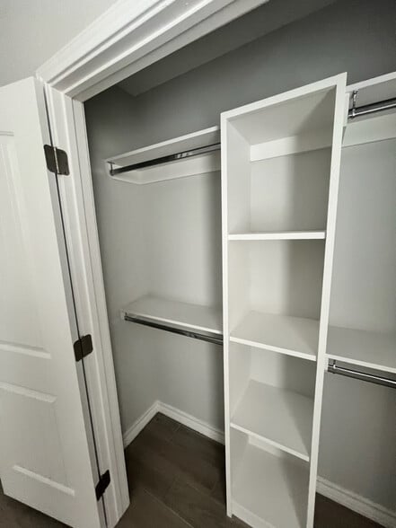 Building Photo - 1810 Atrium Pl Dr