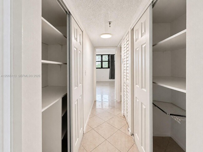 Building Photo - 1621 Collins Ave