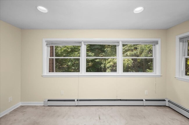 Building Photo - Classic Brick Multi-Level Home with Backya...