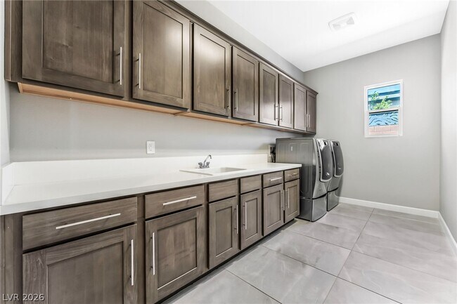 Building Photo - 8477 Wolf Mountain Ct
