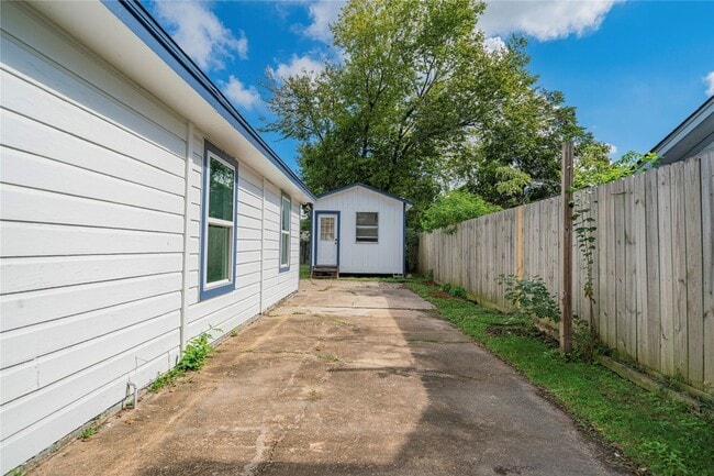 Building Photo - 5718 Cherry St