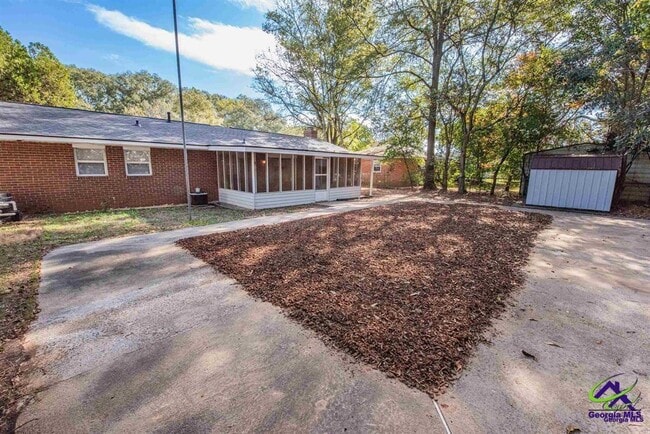Building Photo - 111 Briarwood Dr