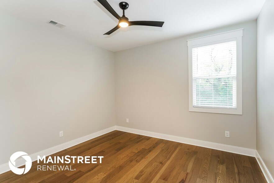 Building Photo - 606 26th Ave N