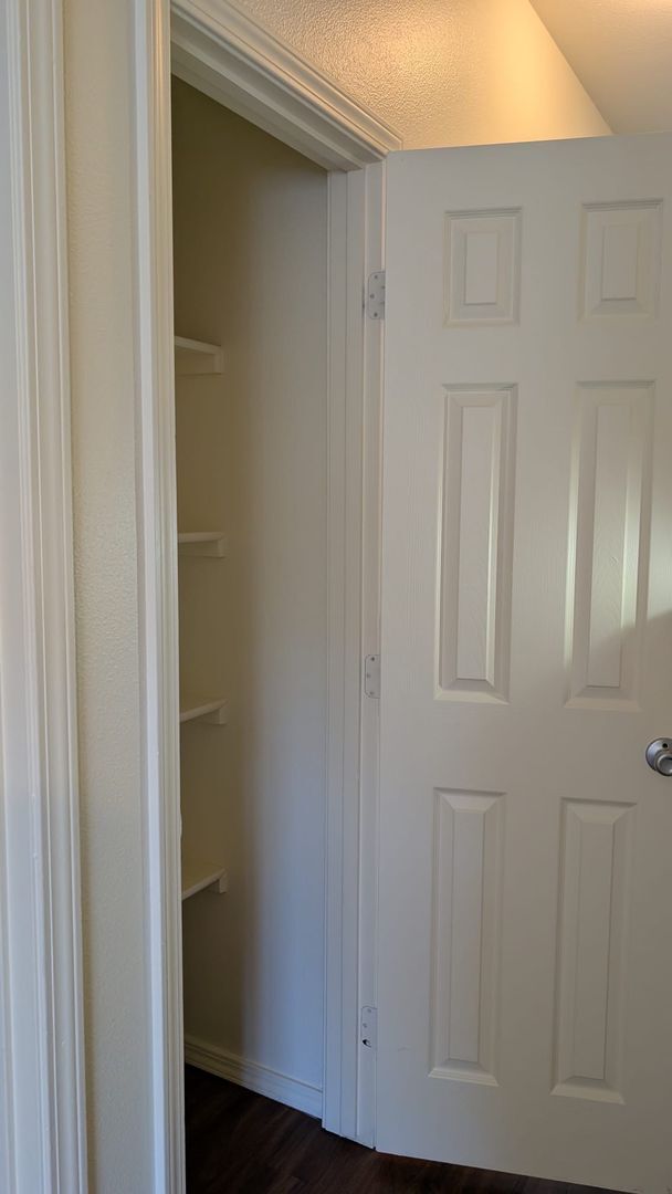 Building Photo - Beautiful 3 bedroom/ 2 bath in gated community. Call or come by to view!