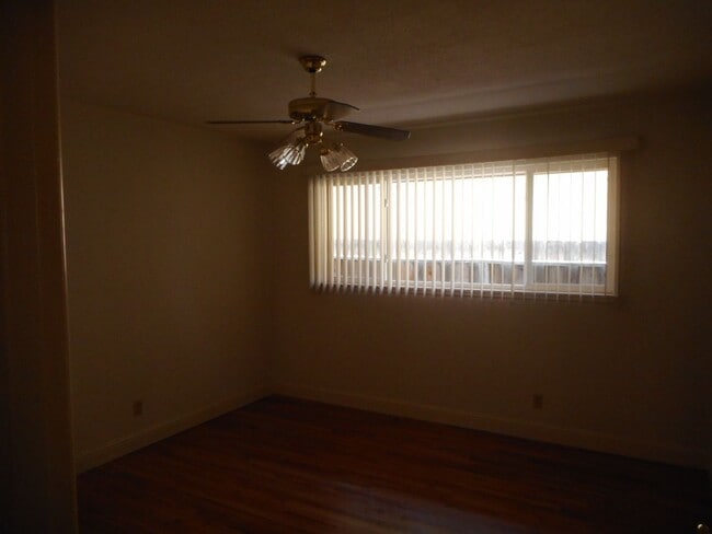 Building Photo - 33 E Robinson Ave