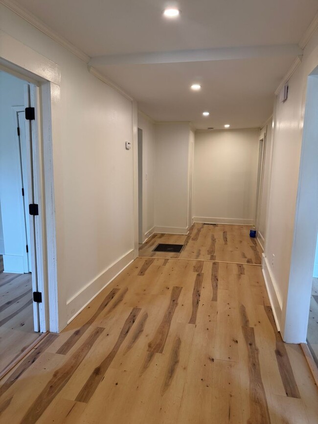 Building Photo - Gorgeous Fully Remodeled 2-Bedroom Home in...