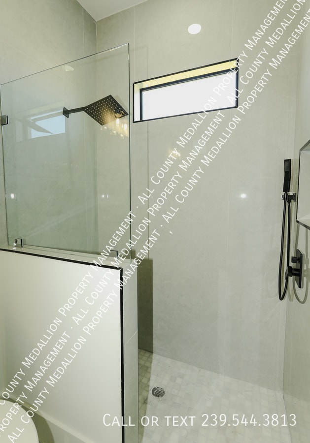 Building Photo - 143 Harold Ave S