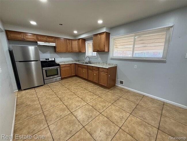 Building Photo - 8064 Whitefield St