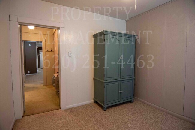 Building Photo - 4 Bedroom 1 Bath