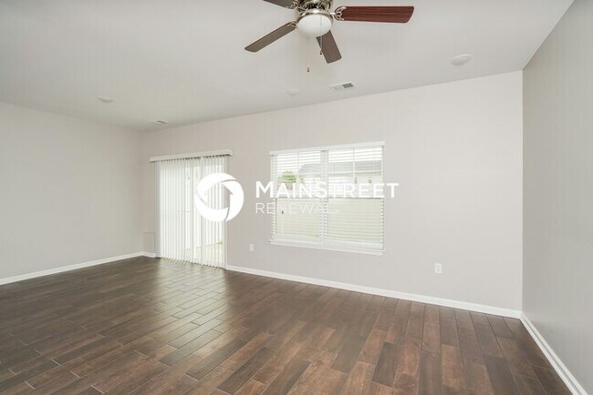 Building Photo - 3 Bedroom Pet-Friendly Home in Jeffersonville, IN with Main Street Renewal