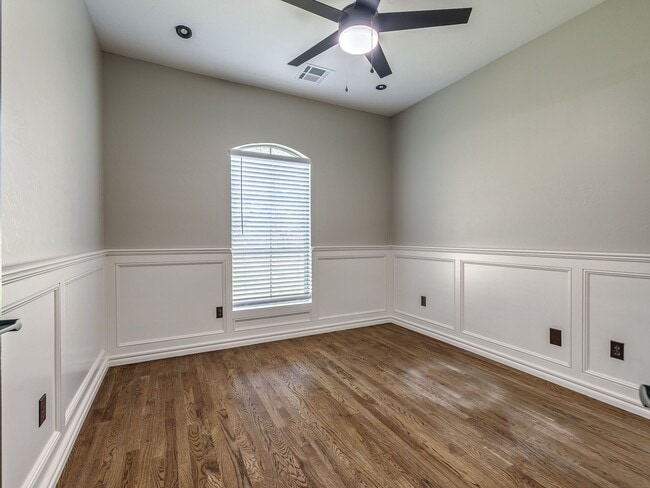 Building Photo - 8900 Belcaro Dr