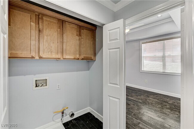 Building Photo - 75 E Agate Ave