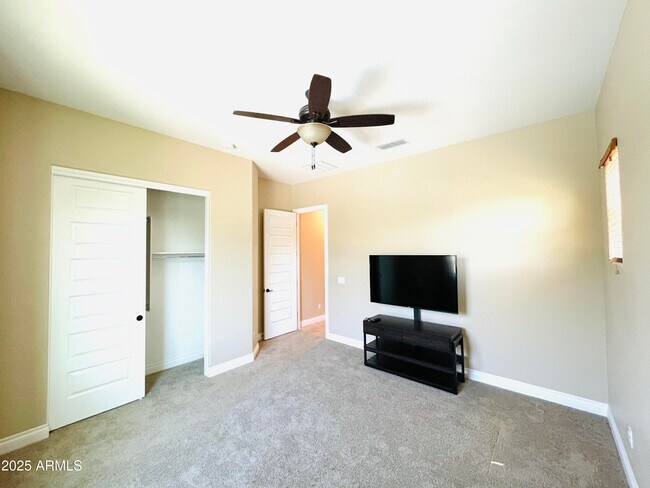 Building Photo - 3104 E Wildhorse Ct