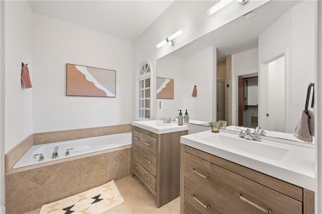 Building Photo - 638 Parkside Vlg Wy