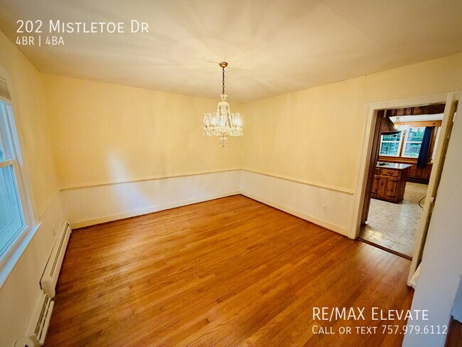 Building Photo - 202 Mistletoe Dr
