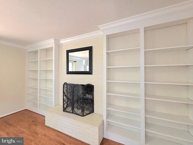 Building Photo - 111 Tamarisk Ct