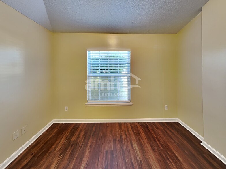 Building Photo - 1690 Rustling Dr