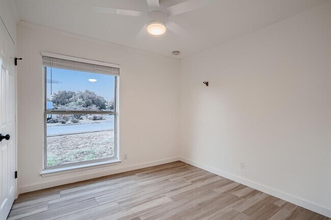 Building Photo - 2409 Campden Dr
