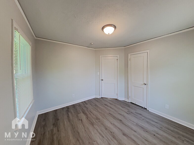 Building Photo - 837 Northview Dr