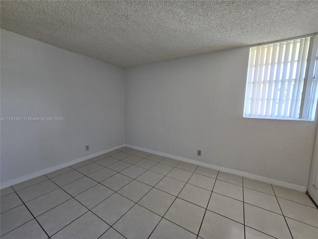 Building Photo - 4550 NW 9th St