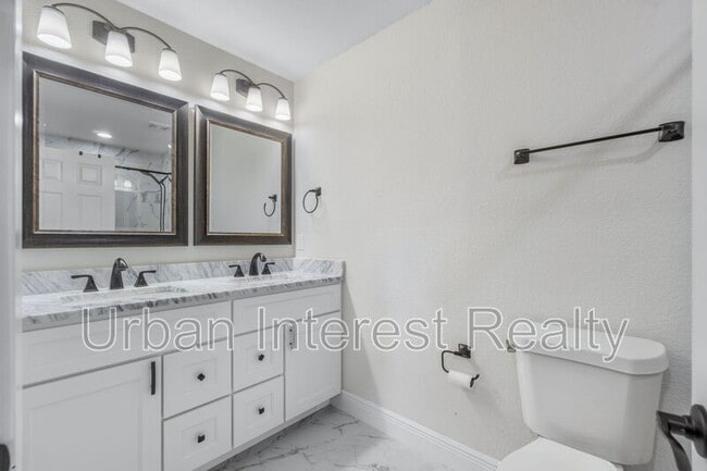 Building Photo - 708 Marcia Cir