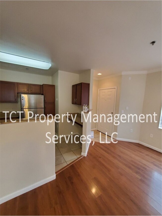 Building Photo - 2 bed/2bath Nestled in the Gated community of Villa Real/Arpeggio.