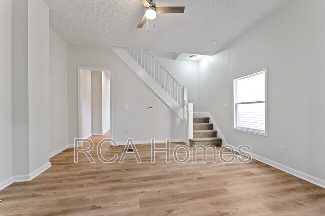 Building Photo - 21 N Gray St