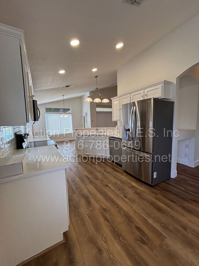 Building Photo - 6000 Buggy Whip Ln