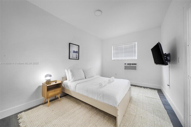 Building Photo - 1029 SW 5th St