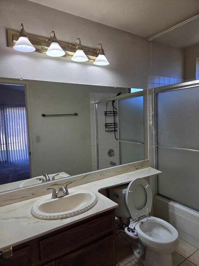 Building Photo - 203 Catalpa Ln