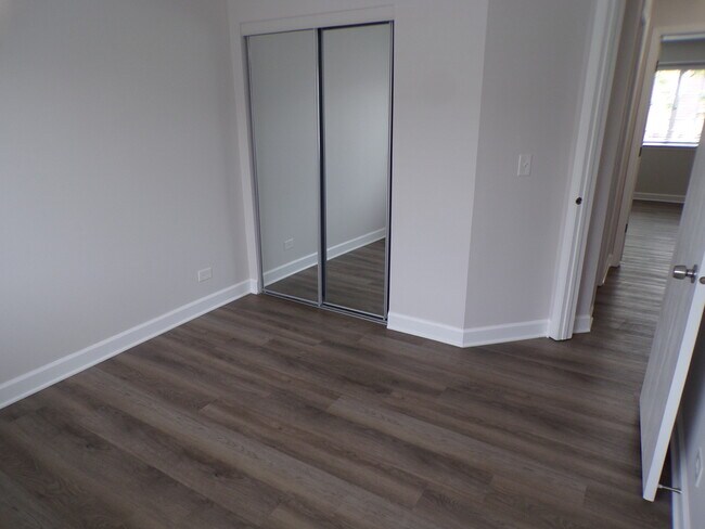 Building Photo - 13 Redbud Ct